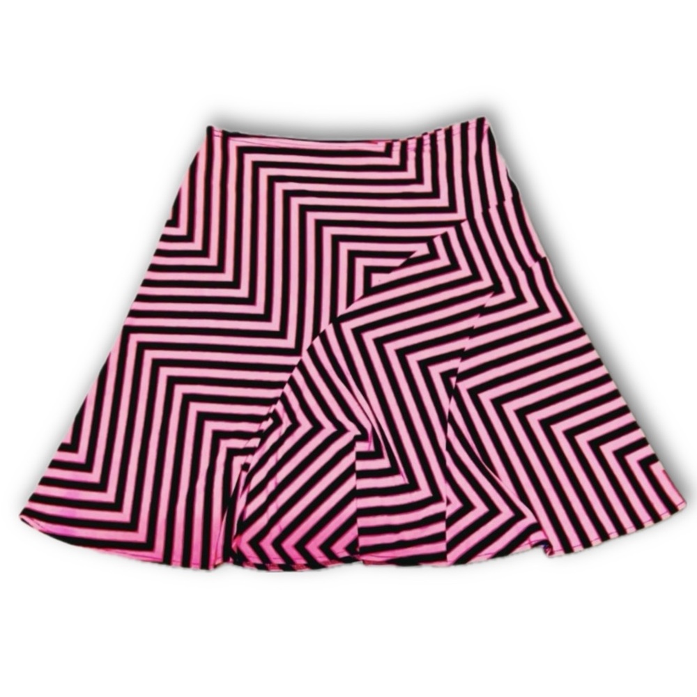 Women’s 90s Vibes Fashion Bug Pink and black chevron print skirt. Size medium